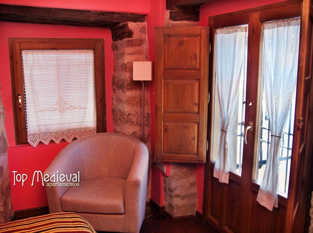 סיגואנזה Apartamentos Top Medieval מראה חיצוני תמונה